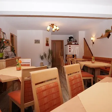 Apartman Lena *