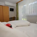 Lena *